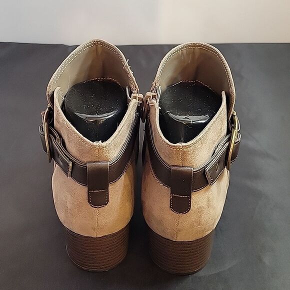 UNISA FAUX SUEDE POINTED TOE ZIP CLOSURE ANKLE BOOT - Picture 7 of 14